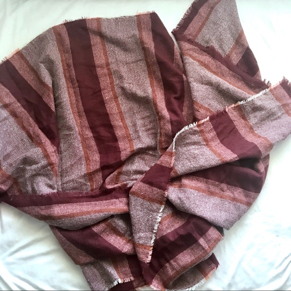 NWT Plaid Blanket Scarf - Picture 3 of 4
